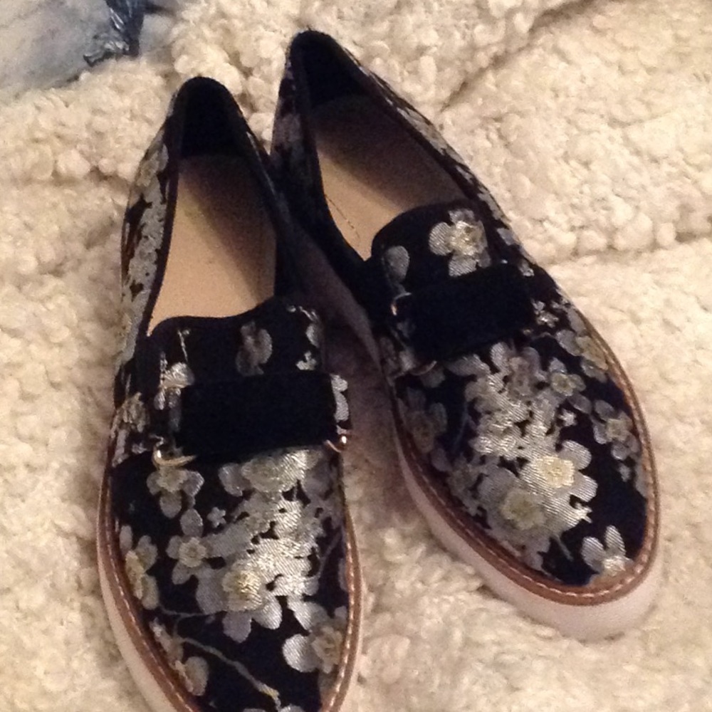 ASIAN INSPIRED LOAFERS...7 1/2